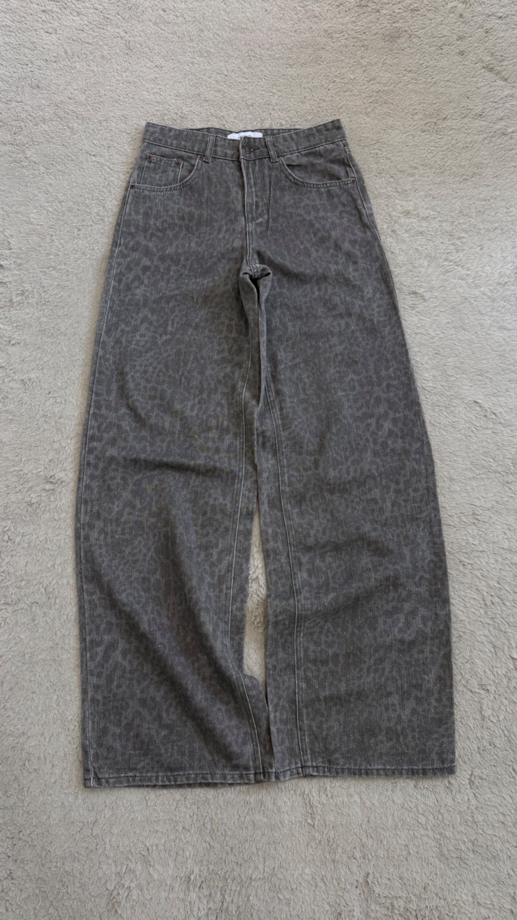 Mid rise jeans - waist 26/28